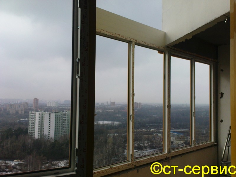Балконы и окна в процессе монтажа.